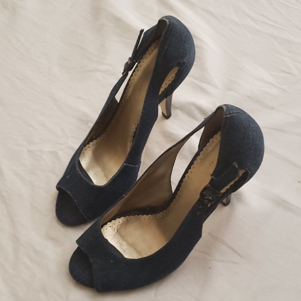 Heels - Picture 3 of 4